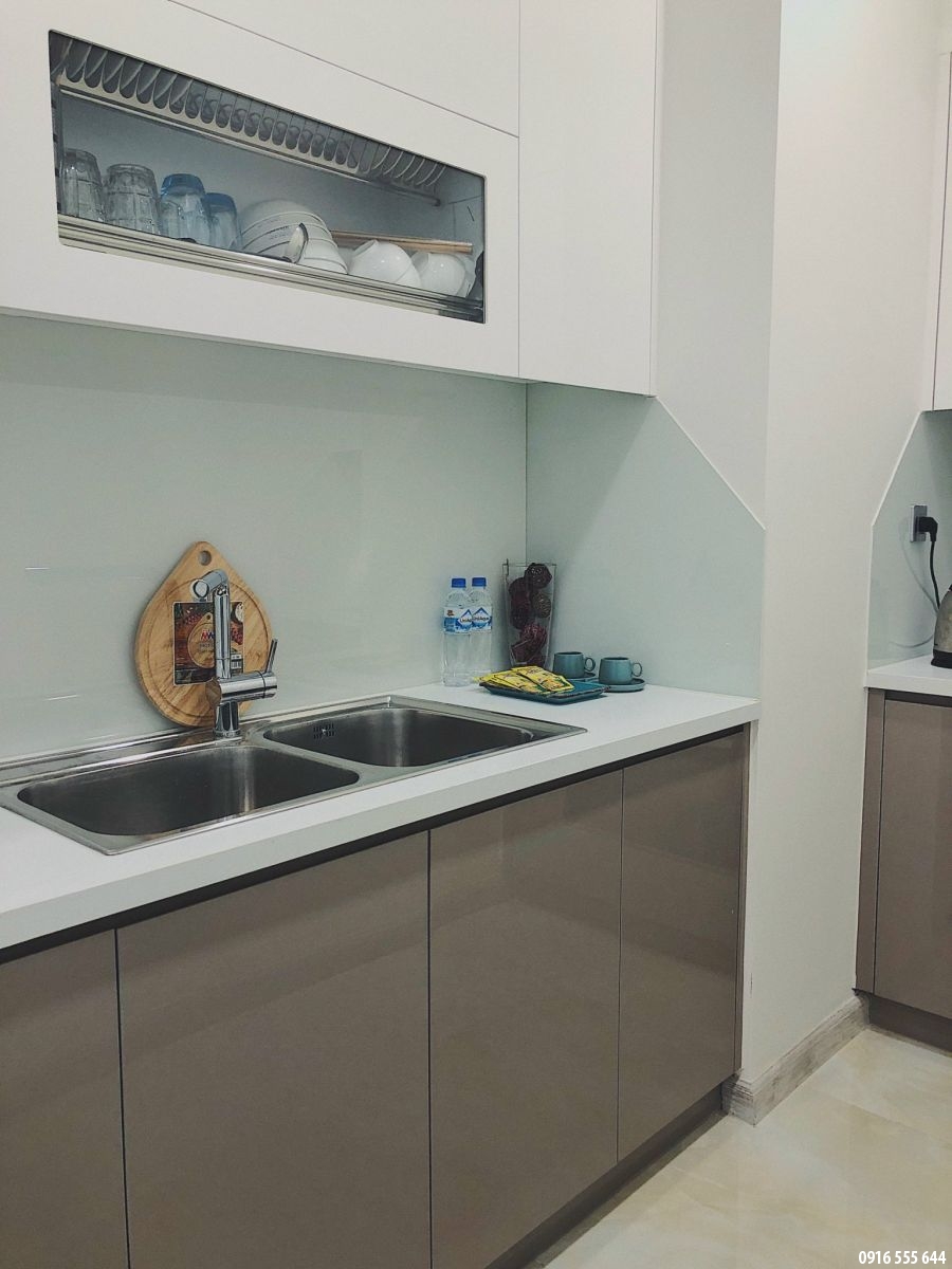 https://crm.5home.asia/uploads/images/vinhome-golder-river/cho-thue-vgr/A1-16OT16-071021/Kitchen2.jpg